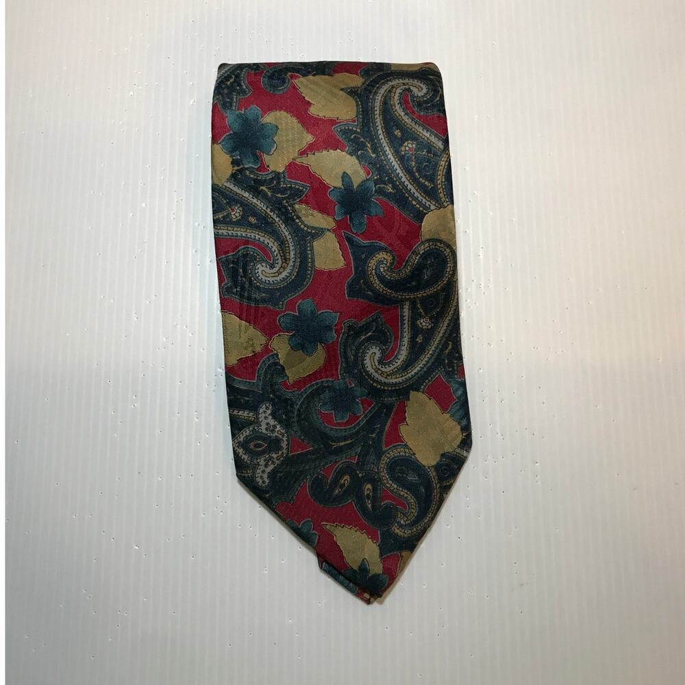 Manhattan Red Paisley Short Wide Men Necktie